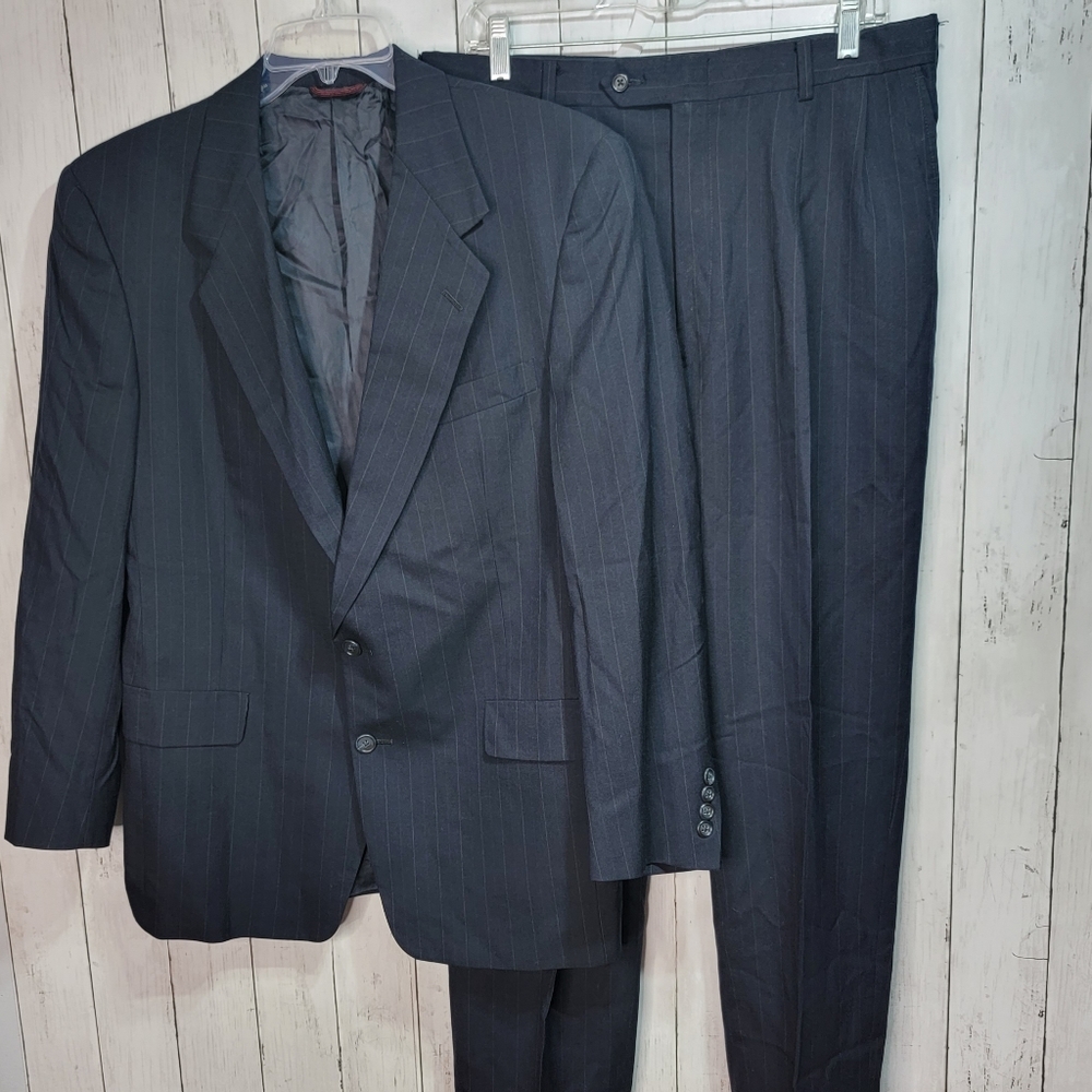 Vintage Hart Schaffner Marx Men's 2 Button Virgin Wool Pinstripe Suit 42R 34X30.